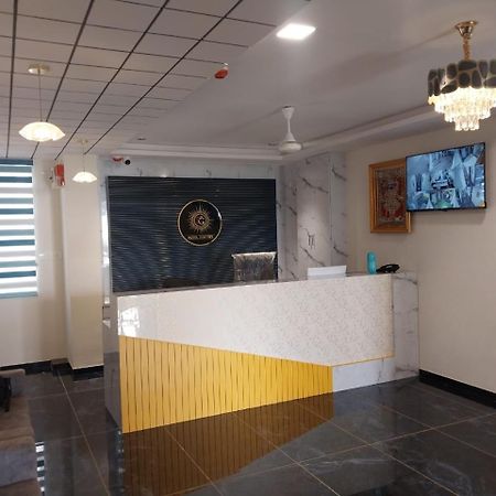 Hotel Hotl Sunsky à Vadodara Extérieur photo