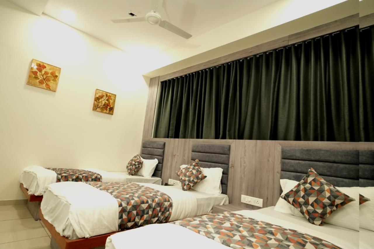 Hotel Hotl Sunsky à Vadodara Extérieur photo