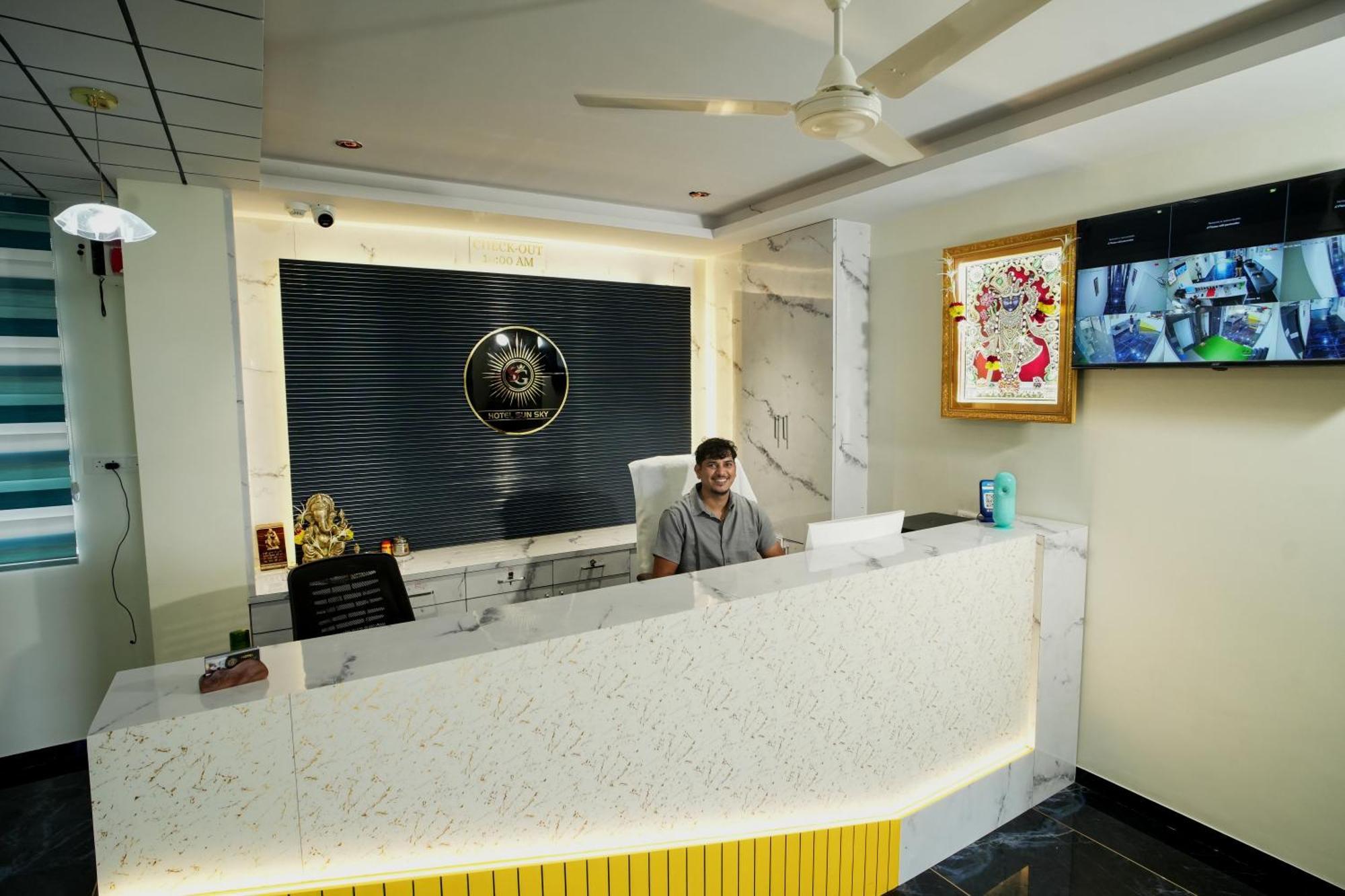 Hotel Hotl Sunsky à Vadodara Extérieur photo