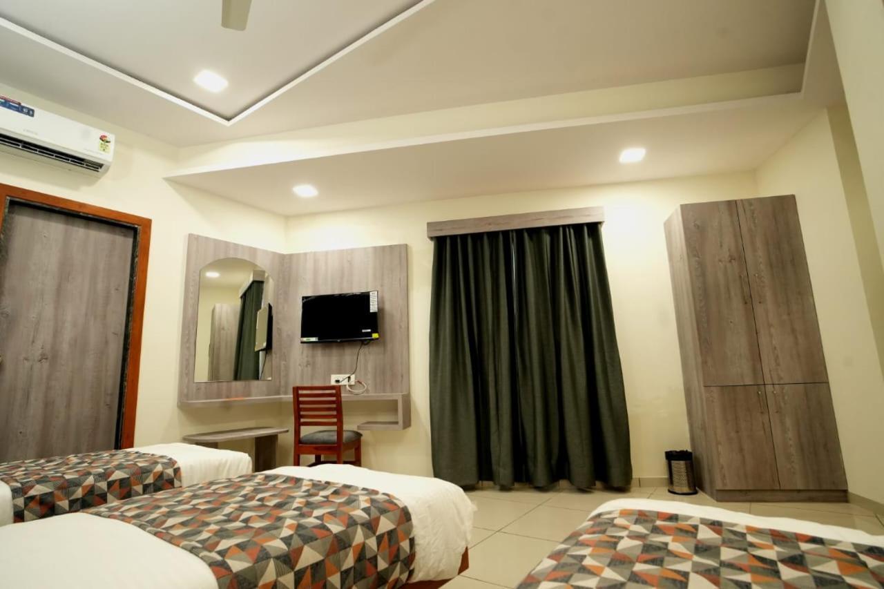 Hotel Hotl Sunsky à Vadodara Extérieur photo