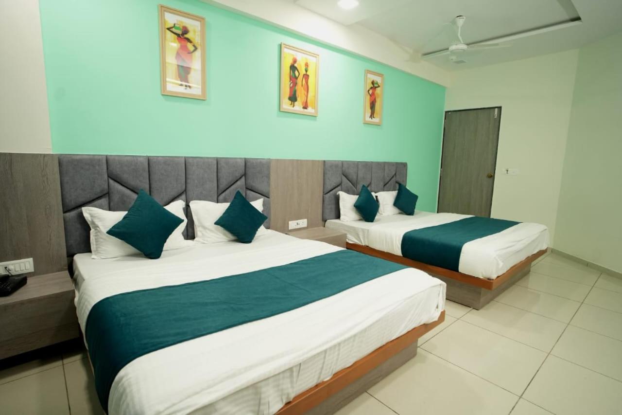 Hotel Hotl Sunsky à Vadodara Extérieur photo